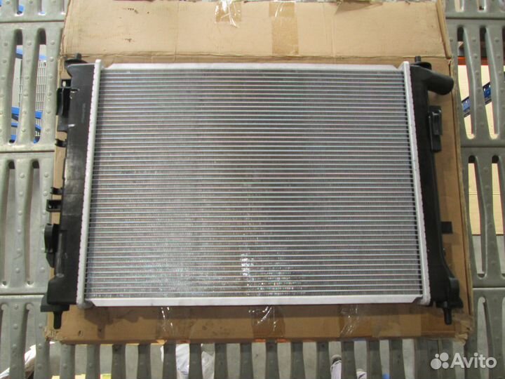 Радиатор охлаждение Hyundai Solaris (RB) 10-17