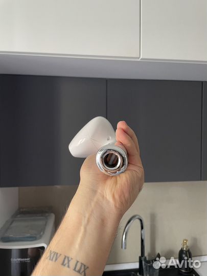 Колонка в форме беспроводных наушников AirPods