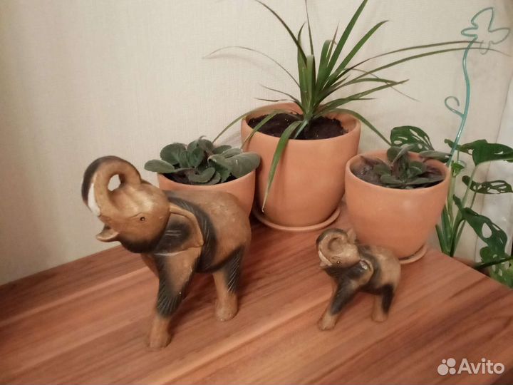 Слон и слонёнок деревянный