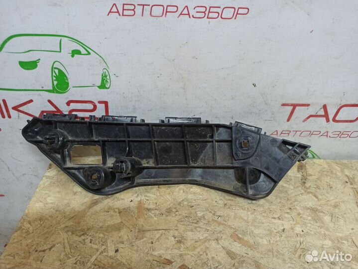 Крепление переднего бампера правое Toyota RAV 4 (2