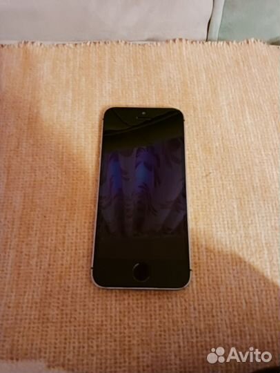 iPhone SE, 32 ГБ