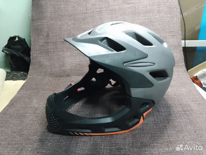 Каска спортивная