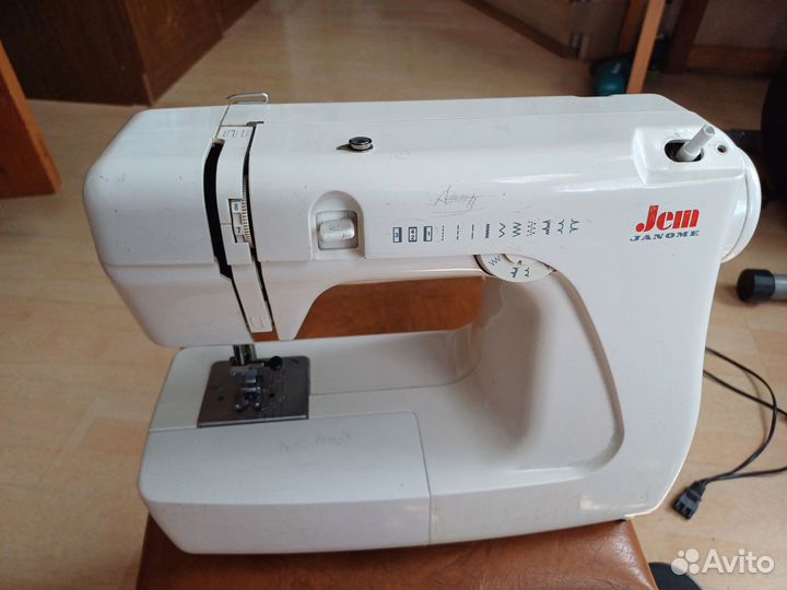 Швейная машинка Jem janome с педалью
