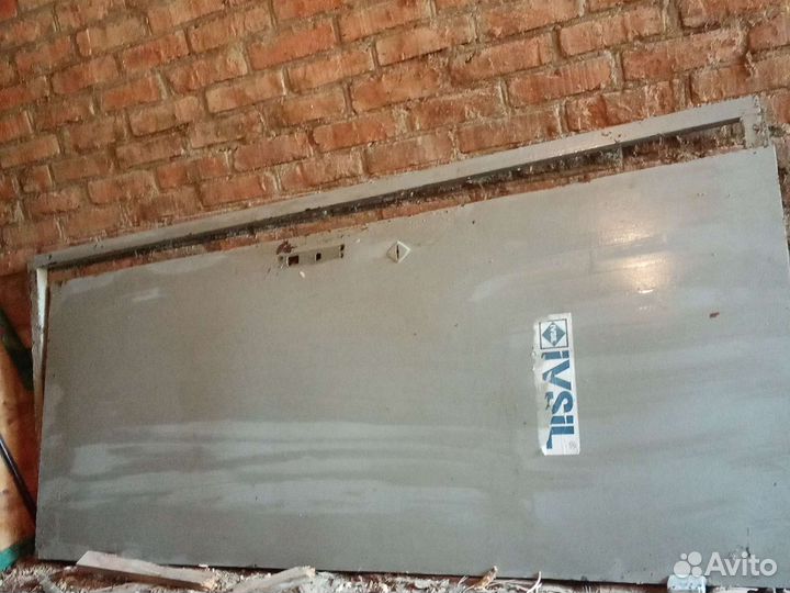 Железная дверь