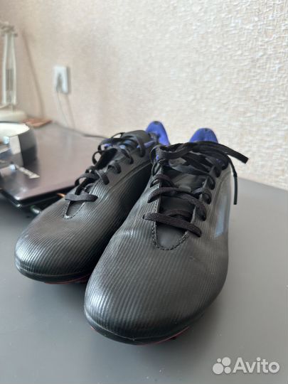 Футбольные бутсы adidas