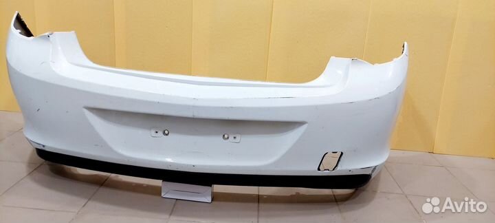 Opel Astra J седан Бампер задний б/у оригинал