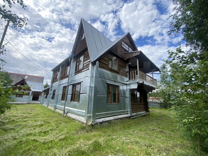 Дом 176 м² на участке 8 сот.