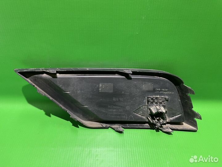 Решетка в бампера правая Volkswagen Tiguan 2017-20