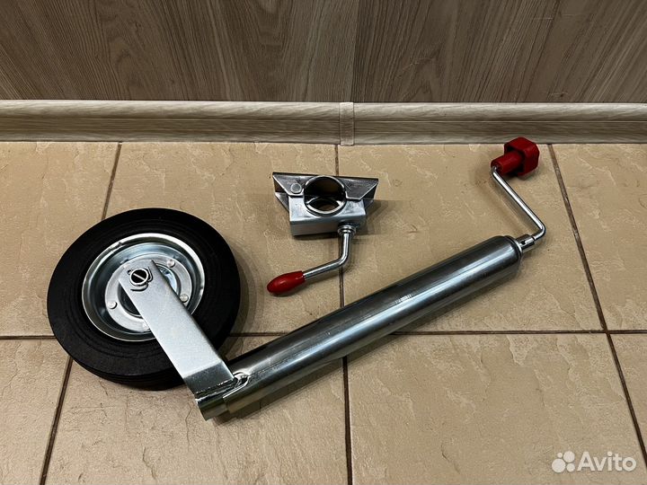 Опорное колесо с хомутом для прицепов