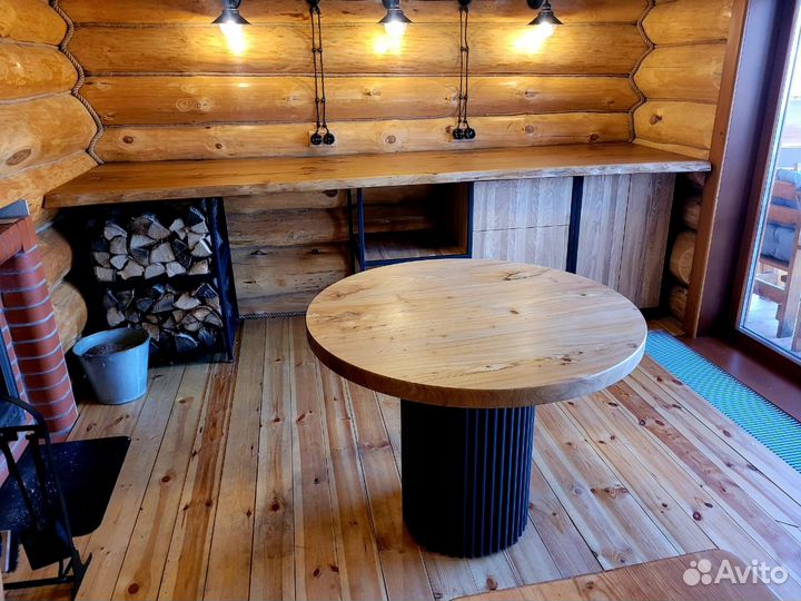 Круглый стол из массива карагача