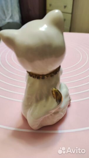 Фарфоровые статуэтки кошки