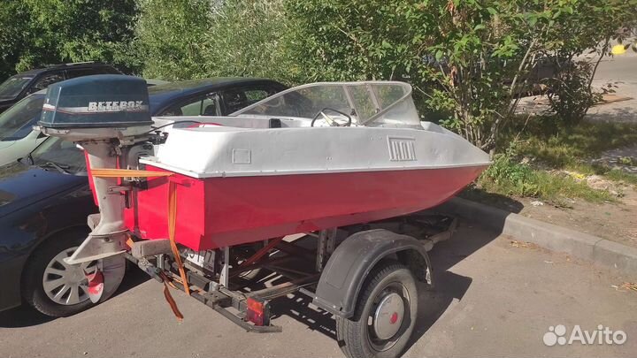 Лодка с мотором катер