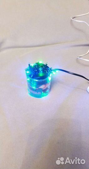 Новогодние гирлянды и предметы интерьера