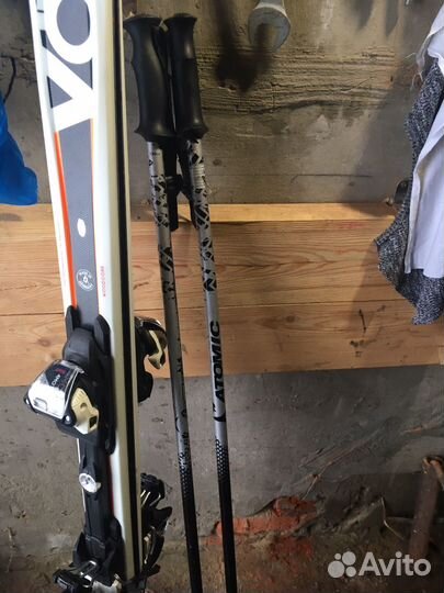 Горные лыжи volki и палки atomic