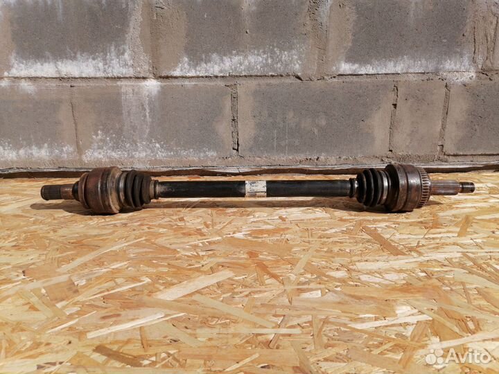 Kia Quoris KH Полуось задняя правая 3.8 АКПП