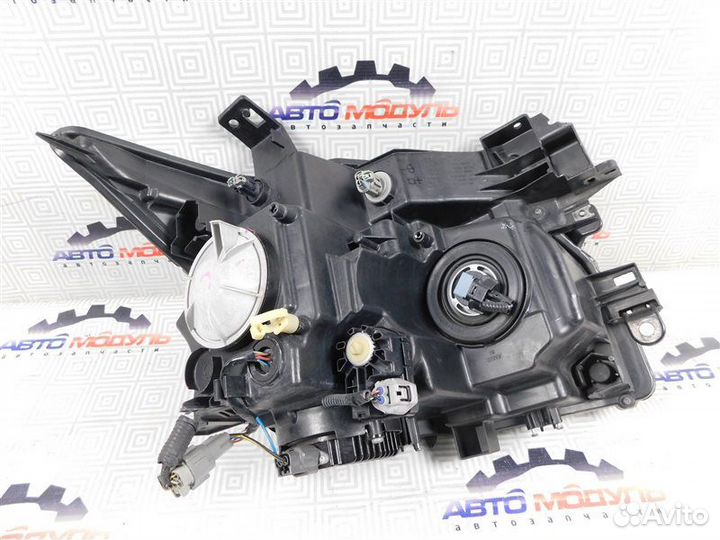 Фара левая Nissan Elgrand PE52