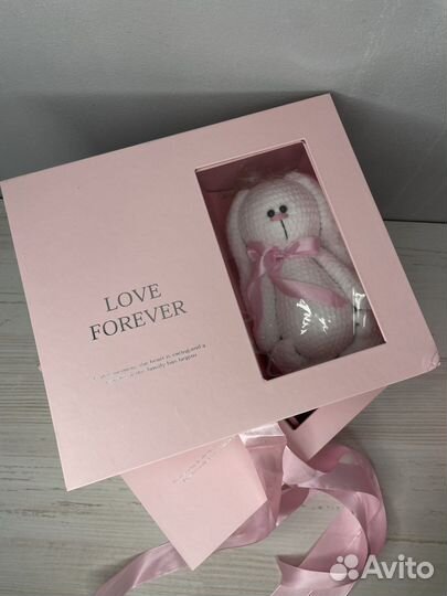 Подарочная коробка с крышкой и лентой