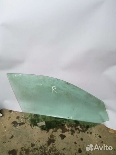 BMW F10 стекло правой передней двери