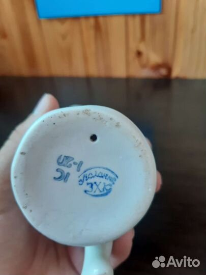 Фарфоровая статуэтка Мальчик с бабочкой Полонное