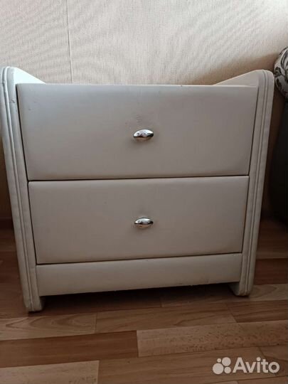 Тумбочка прикроватная бу