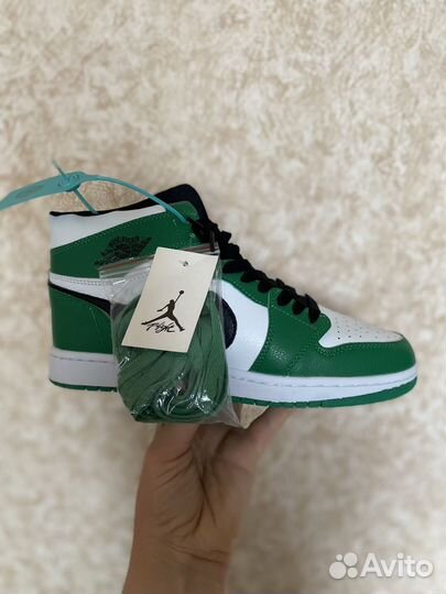 Кроссовки nike air jordan 1 mid se pine Green