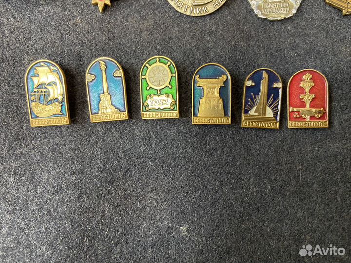 Значки, монеты