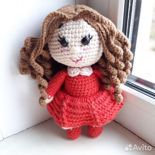 Вязаная кукла ручной работы