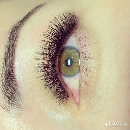 Модель на наращивание ресниц