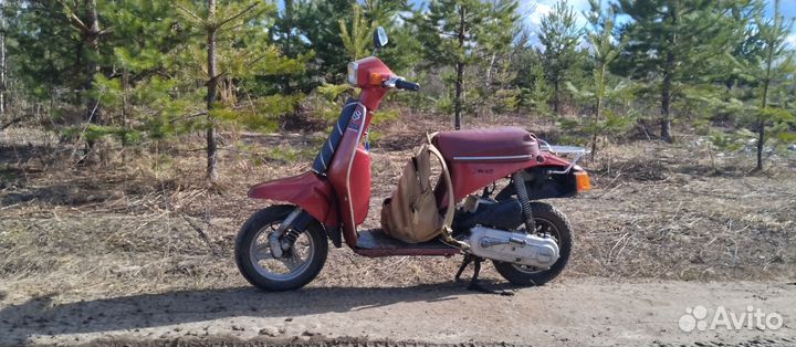 Ретро скутер на ходу