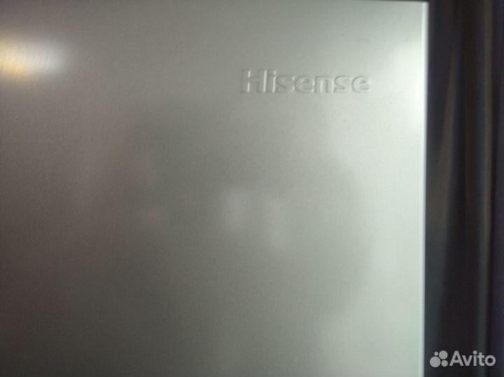 Холодильник с морозильной кам.Hisense RS-560N4AD1