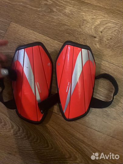 Футбольные щитки Nike