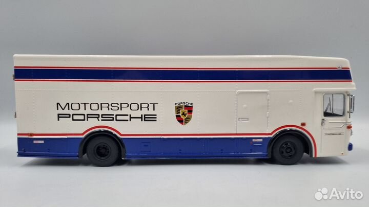 Модель Renntransporter Porsche Motorsport