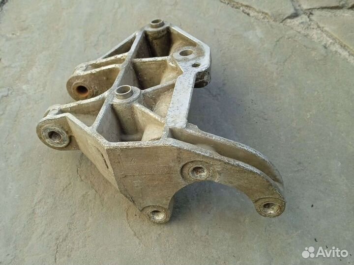 Кронштейн двигателя Ваз 21124