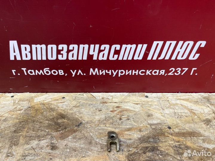 Кронштейн форсунки Renault Duster