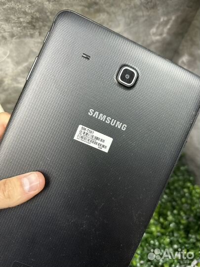 Планшет Samsung SM-T561