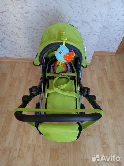Игрушечная коляска для кукол