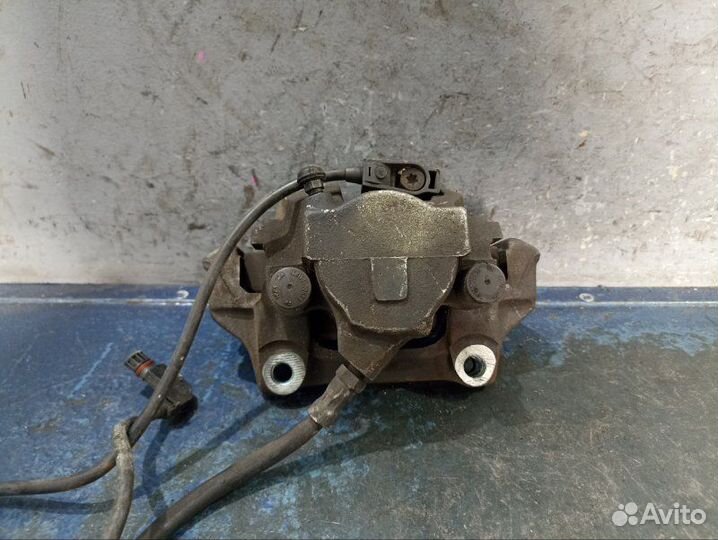 Суппорт передний левый Chrysler Crossfire