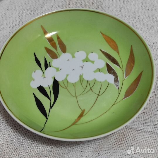 Тарелка фарфоровая антиквариат Дулево