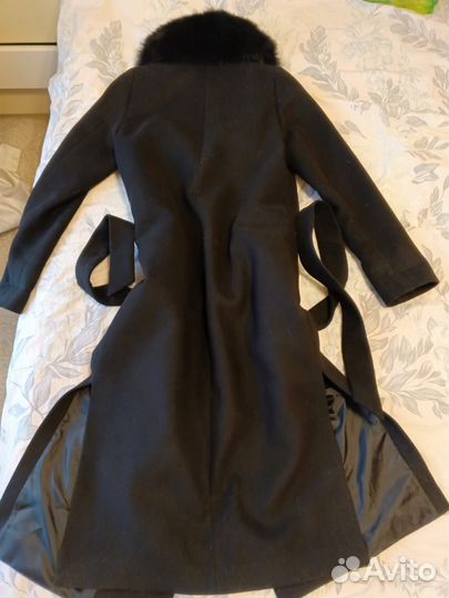 Пальто женское с меховым воротником