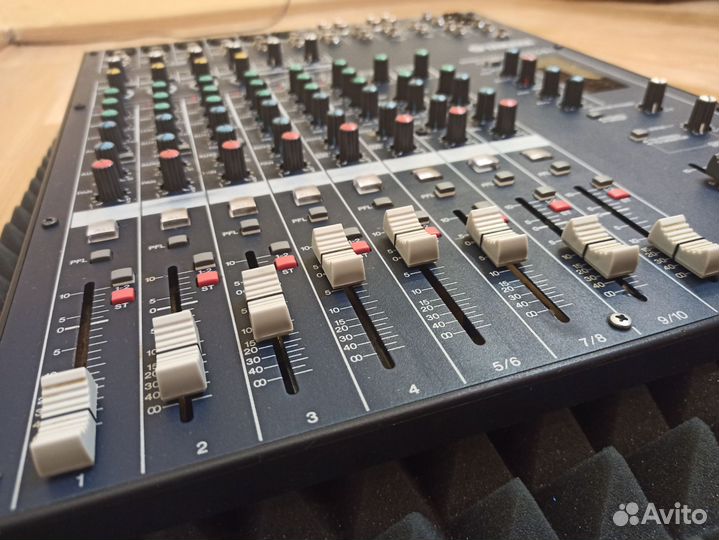 Микшерный пульт Yamaha mg 124 c