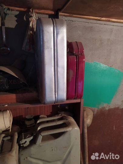 Продам 6 канистр для бензина (5*20 л, 1*10л)