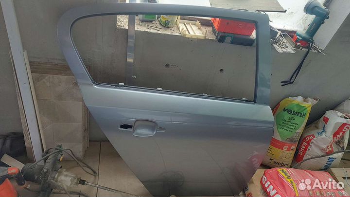 Задняя правая дверь на опель астра Н