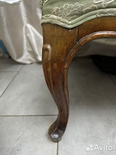 Старинный диван