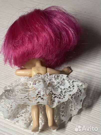 Кукла с малиновыми волосами