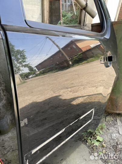 Задняя левая дверь chevrolet tahoe 900