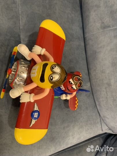 Самолет M&M's