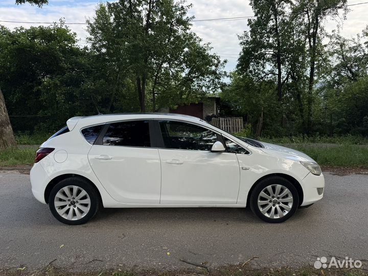 Opel Astra 1.6 AT, 2011, 215 000 км