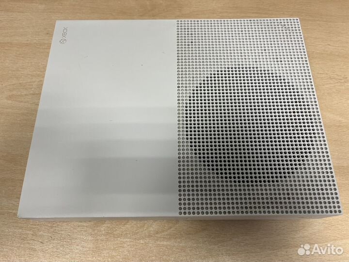 Xbox One S 1tb, геймпад,диски с играми