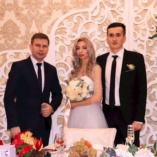Ведущий.DJ с аппаратурой