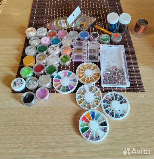 Втирки, блёстки, стразы для маникюра